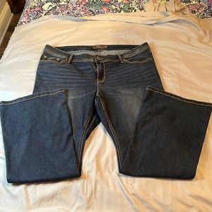 Torrid Luxe Slim Boot cut medium wash jeans, size 18 short